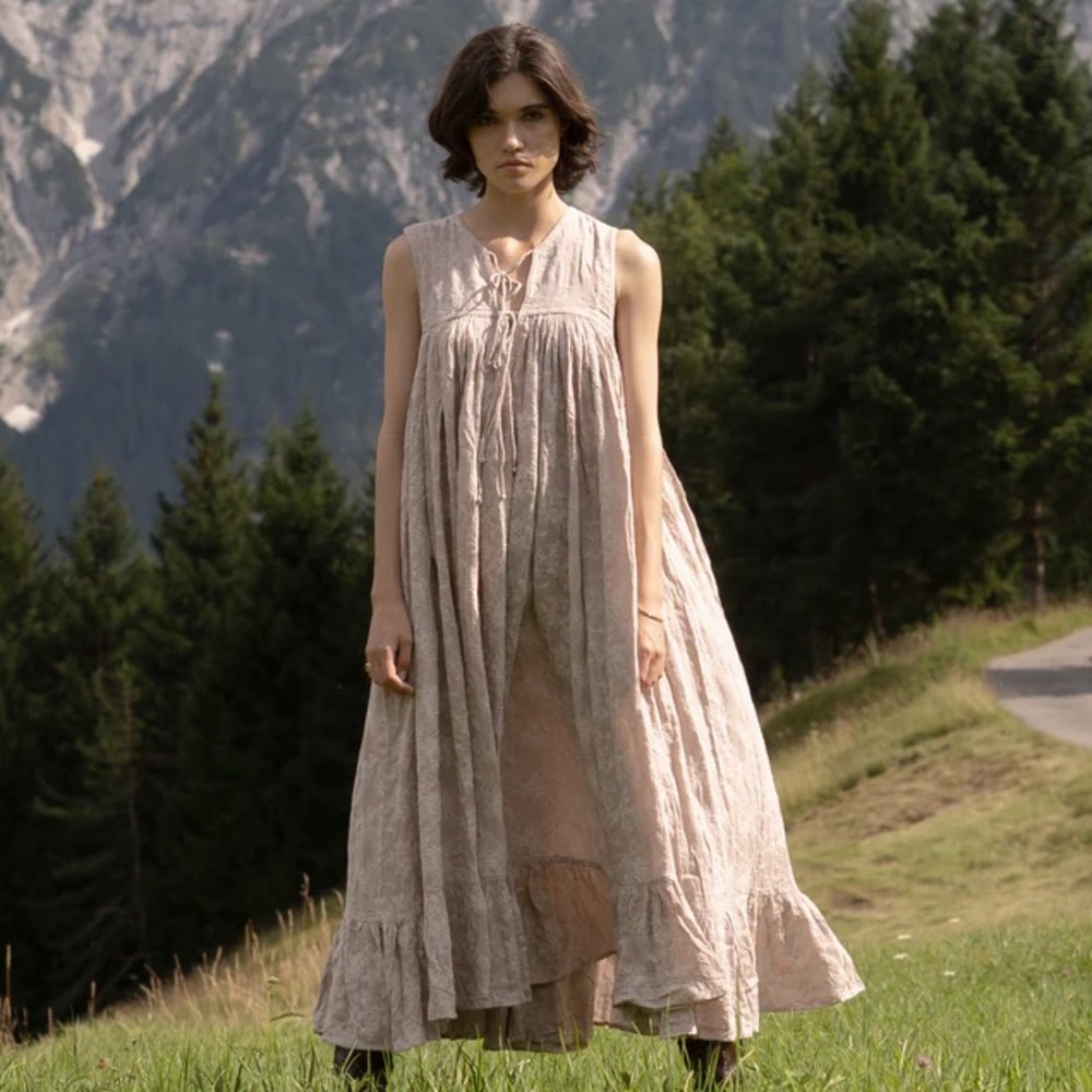 Daughters of India - XL - Ishya Gown in Soft Mushroom NWT